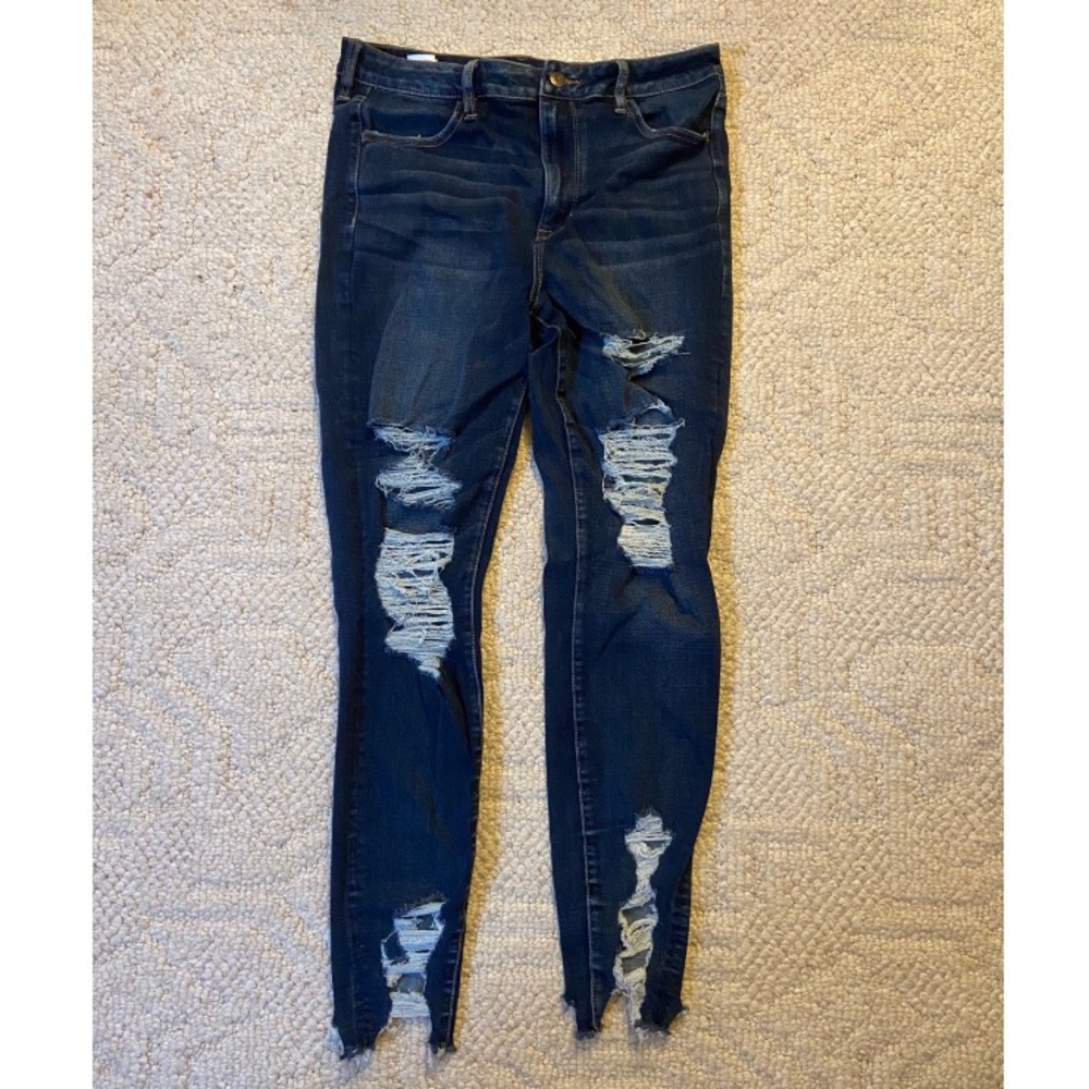 American Eagle Highwaisted Distressed Jeans